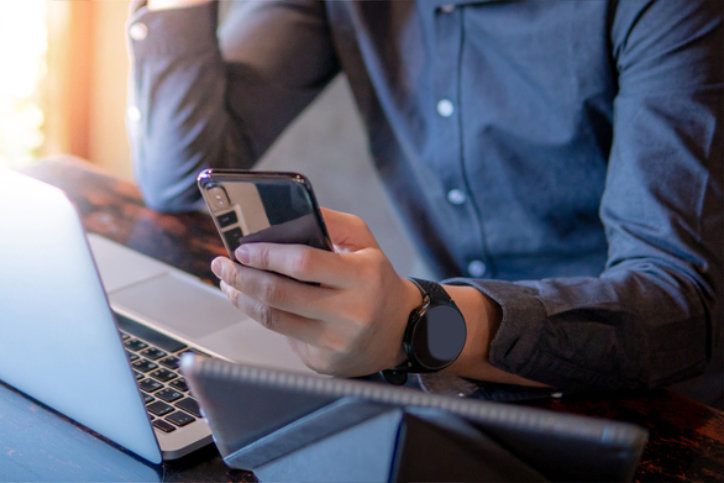 A man holding a cellphone in his hand